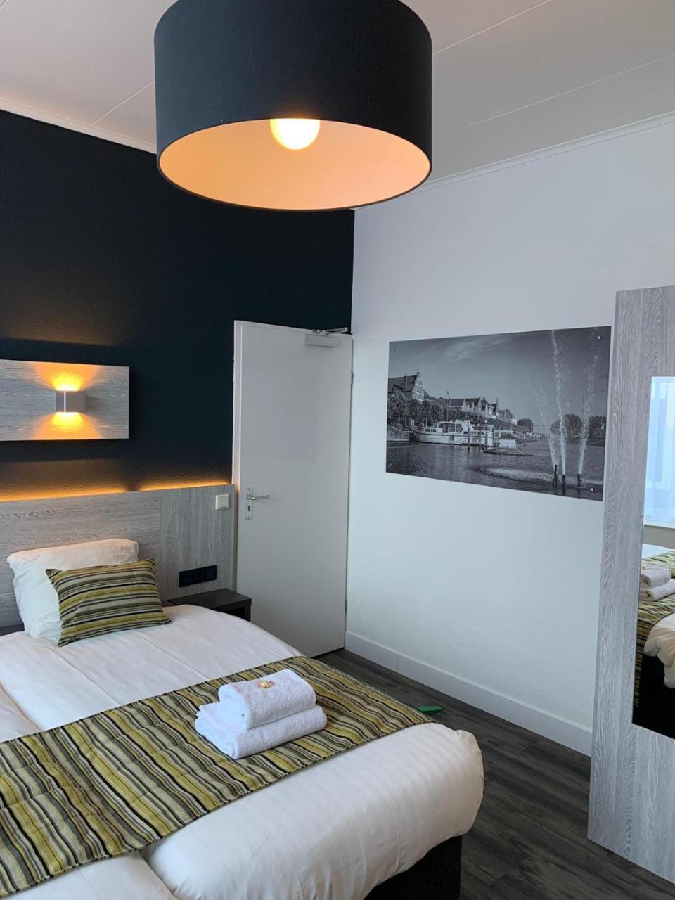Hotel & Appartementen Royal 萨斯范亨特 外观 照片