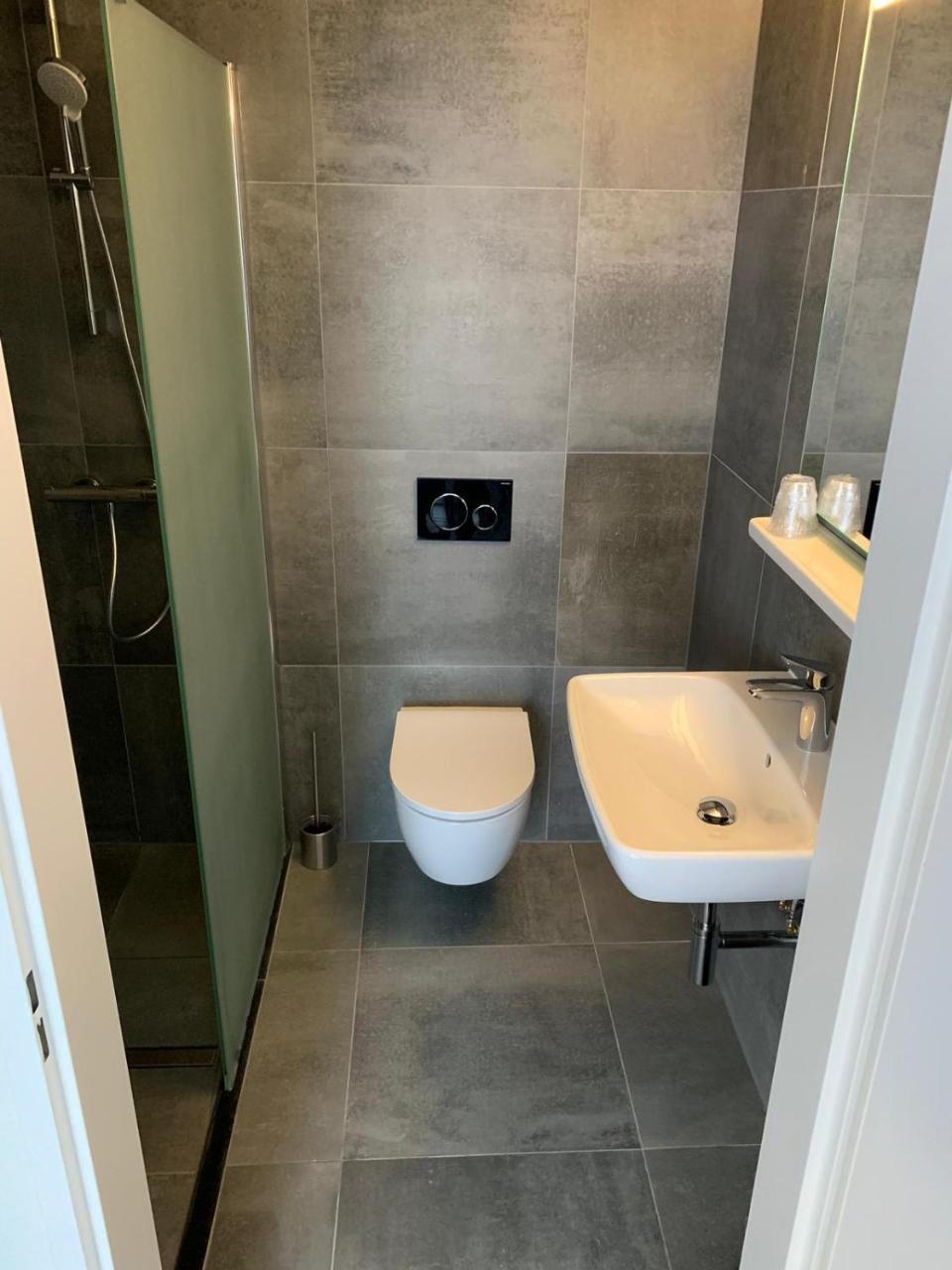 Hotel & Appartementen Royal 萨斯范亨特 外观 照片