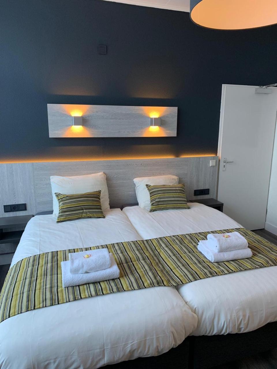 Hotel & Appartementen Royal 萨斯范亨特 外观 照片
